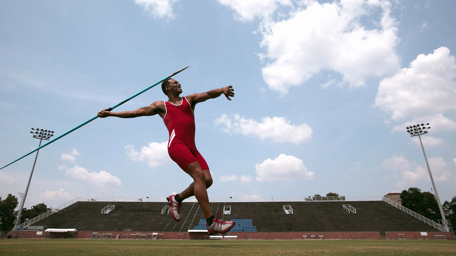 国际体操赛事中高难度动作成为焦点，国际体操规则和评分标准